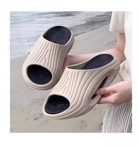XIXITIAO Pantuflas de Plataforma Cómodas y a la Moda para Hombre, Ligeras, Antideslizantes, de EVA, para Verano, Exteriores, Cómodas y Suaves - Product Image 6