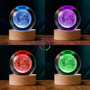 Lámpara Nocturna Moderna de Bola de Cristal 3D con LED RGB de 7 Colores, Diseño Celestial Luminoso, Base de Madera USB, Venta al por Mayor - Product Image 3