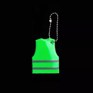 Светоотражающий брелок на заказ ПВХ футболка светоотражающий брелок в форме жилета сумка кулон украшение ночной безопасности светоотражающие брелки - Product Image 6