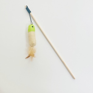 Varita de madera para gatos con juguete de tela, pluma y campana - Product Image 5