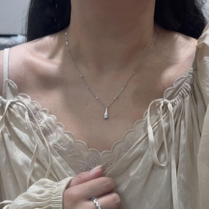 Collar con Colgante de Plata de Ley S925 para Mujer, Estilo Ligero y Lujoso, Sensación de Alta Gama, con Letras Adornadas con Diamantes, Pequeño Candado Dorado con Llave - Product Image 5