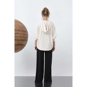 เสื้อสเวตเชิ้ตแบบอสมมาตรสำหรับผู้หญิง ถักทอระบายอากาศได้ดี สีขาว แขนยาว สำหรับใส่ลำลอง - Product Image 3
