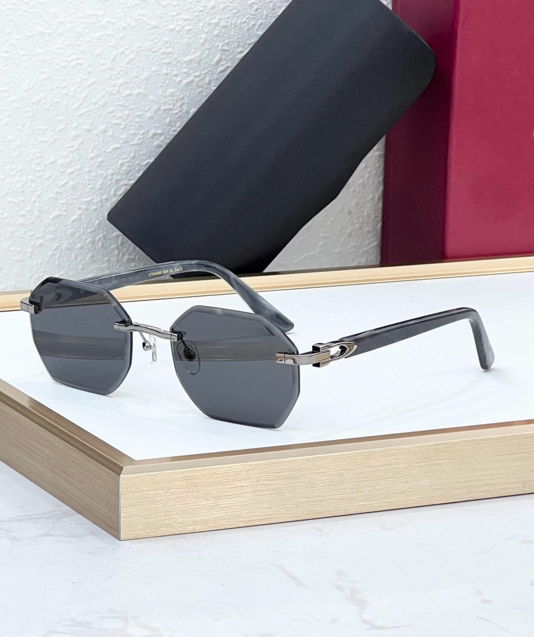 Gray-patterned leg gray piece