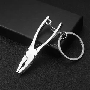 Grosir gantungan kunci pria kreatif Mini hadiah kecil alat utilitas simulasi gantungan kunci kunci kunci logam Tang gantungan kunci