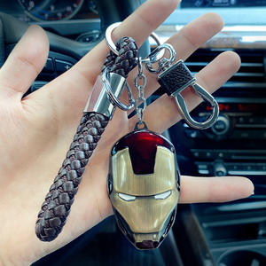 Porte-clés en métal <span class=keywords><strong>de</strong></span> style anime Iron Man et <span class=keywords><strong>Captain</strong></span> <span class=keywords><strong>America</strong></span>, accessoire <span class=keywords><strong>de</strong></span> luxe Avengers, style tendance pour offrir en cadeau - Product Image 3