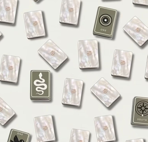 Nuevo Juego de Mahjong Americano de Acrílico Estilo Rústico Moderno Verde 2026 al por Mayor con Patrón Personalizado y Patas Metálicas Plegables para Adultos - Product Image 6