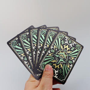 Персонализированные экологичные игровые колоды с золотым тиснением по краю и индивидуальной печатью на коробке для роскошных свадебных подарков и мероприятий - Product Image 6