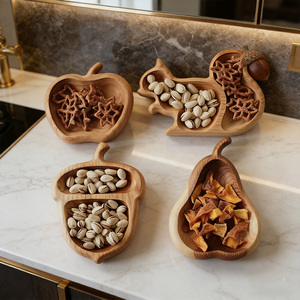 Assiettes en bois <span class=keywords><strong>de</strong></span> chêne faites à la main pour enfants, assiettes pour tout-petits, plateau pomme, écureuil, châtaigne, poire - Product Image 5