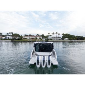 Galeon 435 2024, Barco Usado con Casco de Fibra de Vidrio, Velocidad de 35.0-40.0 Nudos, Motor a Gasolina, Tecnología de Infusión al Vacío - Product Image 2