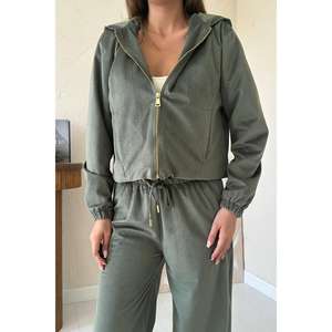 ชุดสูทกำมะหยี่สีกากีสำหรับผู้หญิง ขายส่ง ผลิตจากผ้าโพลีเอสเตอร์ผสมฝ้าย สวมใส่สบาย สไตล์ลำลอง - Product Image 2