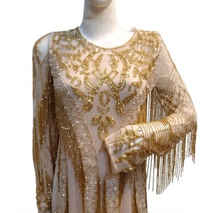 Robe de soirée de luxe pour femme en satin ornée de paillettes, à franges, avec détails métalliques faits à la main, longueur ras du sol, pour le tapis rouge - Product Image 2