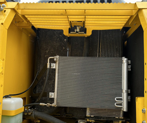 Excavatrice sur chenilles Komatsu PC220 d'occasion du Japon, 22 tonnes, hydraulique, pour travaux de construction, à vendre - Product Image 3