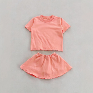 Set Estivo per Bambine con T-Shirt alla Moda e Minigonna con Orlo Smerlato, Completo in Cotone per Bambine e Ragazze - Product Image 5