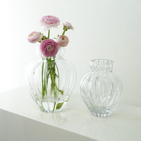 Vase de bourgeon de fleur en verre vert moderne fait à la main avec bord orange petit et délicat pour décoration de table ou de chambre à coucher ornements de maison