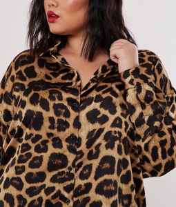 Graphique personnalisé Chemise à manches longues en satin extrême surdimensionné pour femmes à imprimé <span class=keywords><strong>l</strong></span>éopard - Product Image 4
