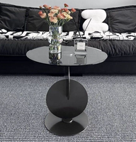Table basse de luxe en verre et métal pour salon moderne, durable et facile à nettoyer