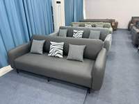 Canapé de loisirs carré convertible trois places de haute qualité, rembourré en éponge et recouvert de tissu, avec pieds en fer, pour hôtels et salons