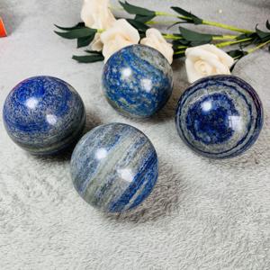 Boule de cristal naturelle en lapis-lazuli, sphère de pierre précieuse bleue polie et lisse, pièce décorative minérale ronde avec des taches distinctives - Product Image 3