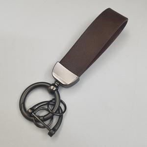 Porte-clés de voiture en cuir PU personnalisé en gros, logo gravé au laser en relief, porte-clés de voiture en métal - Product Image 2