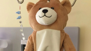 CE ASTM-funda de oso de peluche personalizado para niños, <span class=keywords><strong>bolsa</strong></span> de agua colgante con <span class=keywords><strong>bolsa</strong></span> de red para <span class=keywords><strong>hospital</strong></span> - Product Image 6