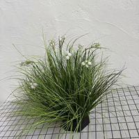 Plantes artificielles en pot de conception personnalisée : herbe d'oignon et herbe de roseau, avec fleurs, pour la décoration intérieure et extérieure des lieux commerciaux