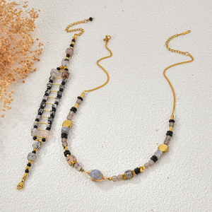 Collier de perles en pierre naturelle à la mode réglable pour femmes avec éléments de conception géométrique plaqués or pour tenues décontractées festives - Product Image 1