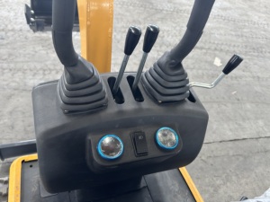 Mini-Excavatrices Chinoises à Chenilles avec Moteur PLC, Garantie 1 An, Rayon de Braquage Court, à Vendre en Chine - Product Image 3
