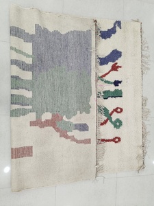 Ensemble tapis et coussin carré en laine et soie marocaine noués à la main par un artisan – Design géométrique, tapis de sol doux, moelleux et durable sur mesure - Product Image 3