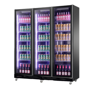 Enfriador de Bebidas Vertical Moderno con 3 Puertas de Vidrio, Ruedas Giratorias, Pantalla Completa y Refrigeración por Aire para Tiendas de Conveniencia - Product Image 1