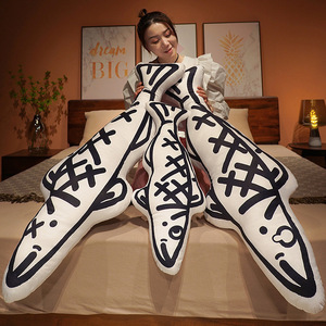 Coussin de bureau en forme de poisson, populaire sur internet, avec motifs graffiti amusants, en peluche de poisson séché, rembourré en coton PP, pour la sieste au bureau - Product Image 2