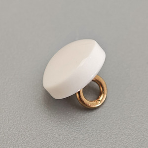 Neuankömmling Personal isierte weiße Farbe Runde Form Knopf Harz Hand Näh knopf für Kleidungs stück - Product Image 3