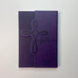 Agenda <span class=keywords><strong>Semanal</strong></span> Personalizada al por Mayor A5 2024-2025, Tapa Dura de PU, Calendario de 17 Meses, Cuaderno Triple, Morado Oscuro - Product Image 1