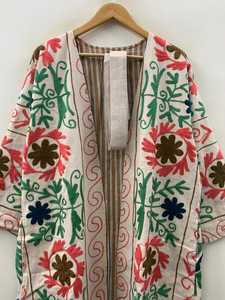 Abrigo de terciopelo y algodón hecho a mano para mujer, estilo suzani, con bordado floral, chaqueta larga de invierno, corte holgado. - Product Image 2