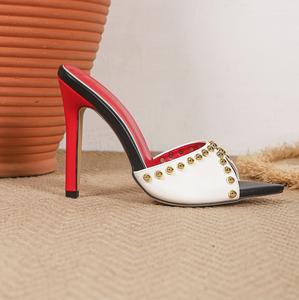 Mules à talons hauts sexy à bout pointu pour femmes, sandales de soirée élégantes à talons aiguilles avec semelle intérieure rouge et clous dorés de luxe - Product Image 5
