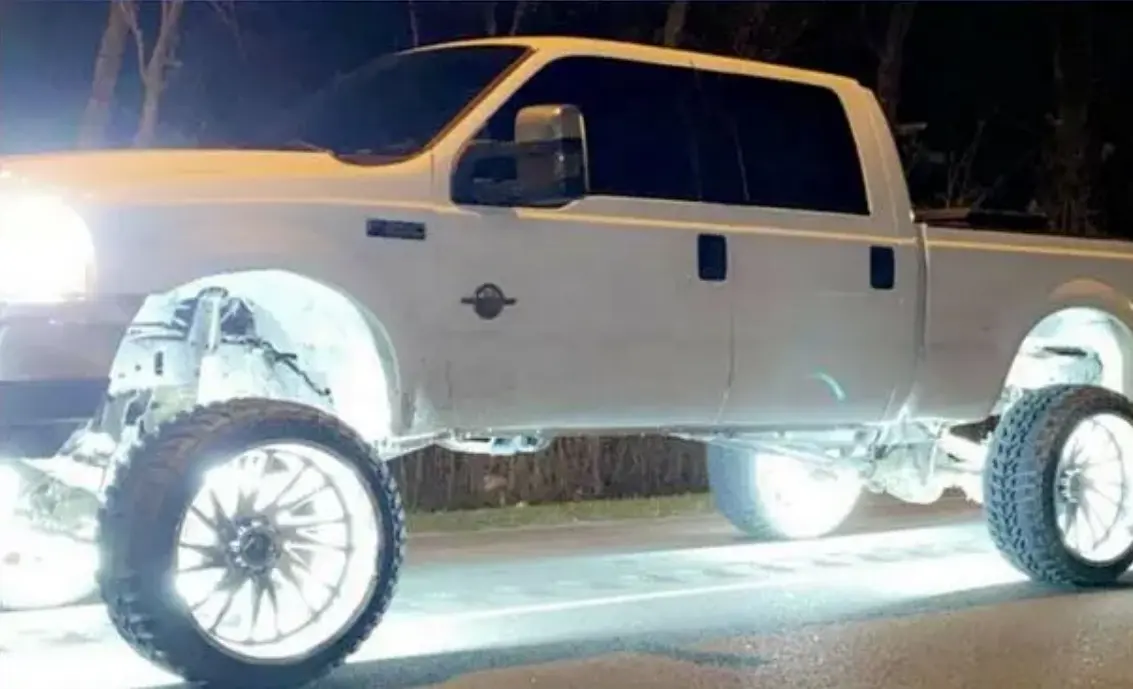 Lumière de jante de roue blanche à 5 rangées Offroad Truck Underglow Wheel Light LED Quad Bandes lumineuses de roue de voiture à 5 rangées pour camion