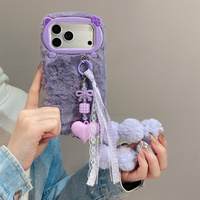 Coque de téléphone Kawaii en dentelle duveteuse avec pendentif cœur et lanière de poignet à pompons pour iPhone 18 Pro Max, 17, 16, 15