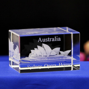 Sculptures en cristal personnalisées sur mesure représentant des monuments mondiaux, tels que la Mélodieuse de Sydney, pour la décoration intérieure et les souvenirs touristiques. - Product Image 2