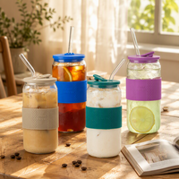 Gobelet en verre Mason Jar de 20 oz style Ins avec manchon de protection en silicone, couvercle et paille en verre pour jus, soda, cola, café glacé