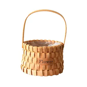 Wholesale Christmas Fashion Empty Gift Basket Hand-Woven Flower Baskets with Handle Decorated Fruit Storage Baskets for Gifts