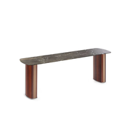 Zeitgenössischer Luxus-Couchtisch mit Abgerundeter Rechteckiger Form, Hochglanz-Oberfläche, Massivholzbeinen und Metallgestell für Wohnzimmer