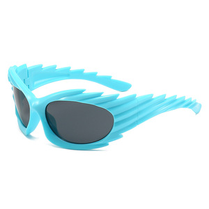 Gafas de sol con diseño de alas de ciclismo, inspiradas en Y2K, que crean un look a la moda y digno de Instagram, con motivos de espinas invertidas y erizos. - Product Image 5