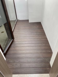 Tavole <span class=keywords><strong>per</strong></span> decking in WPC con venature del <span class=keywords><strong>legno</strong></span> 3D in rilievo, a bassa manutenzione e antiscivolo, <span class=keywords><strong>per</strong></span> uso residenziale e commerciale in giardino ed <span class=keywords><strong>esterni</strong></span>. - Product Image 2