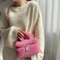 Sac à main de luxe en fausse fourrure avec fermeture éclair bidirectionnelle pour femme, sac à bandoulière en peluche moelleuse avec chaîne, sac seau quotidien tendance en fourrure pour femme