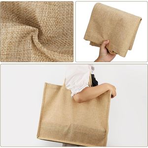 Sacs fourre-tout réutilisables en jute laminée écologiques et recyclables, imprimés en sérigraphie avec logo personnalisé, poignée longue pour le transport - Product Image 5