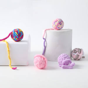 للبيع بالجملة كرة لعبة بلاستيكية متينة للكلاب والقط بحبل مقاوم للعض وجرس ملون محفز ذاتيًا - Product Image 1