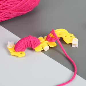 Nieuwe Kleurrijke Milieuvriendelijke Plastic Pompom Gereedschap Naaien Breien Garen Ronde Pompon <span class=keywords><strong>Maker</strong></span> - Product Image 3