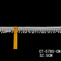 Bordure en dentelle crochetée géométrique blanche avec broderie florale perlée – Galon de mercerie haut de gamme