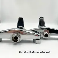 Ensembles de robinetterie de bain et de douche modernes avec corps en zinc chromé, finition chromée, surface polie, jet de pluie - Utilisation hôtelière