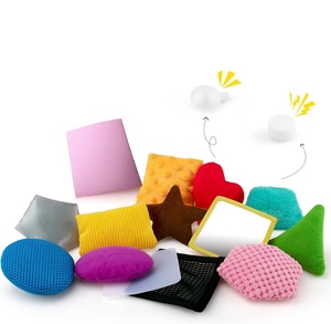 Développez la motricité fine des bébés ayant des besoins spéciaux : 12 jouets sensoriels texturés en forme de sacs de haricots pour l'autisme avec sac de rangement - Product Image 1
