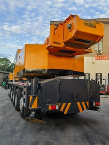 Grue mobile QY100K100 tonnes, grue hydraulique montée sur camion, robuste, avec stabilisateurs fiables et haute efficacité, en vente à prix réduit - Product Image 4